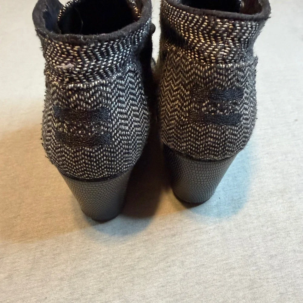 Toms desert wedge